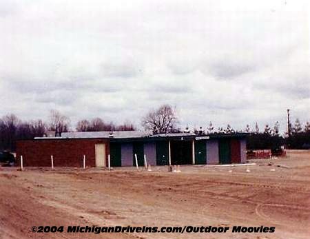 Crest Drive-In Theatre - Crest Snackbar 1990 Courtesy Darryl Burgess-Outdoor Moovies (newer photo)